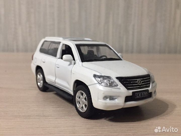 Lexus LX 570 (1:43)