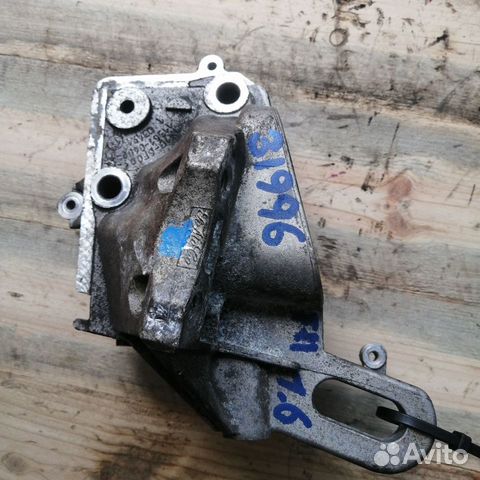 Кронштейн двигателя правый Ford Focus 2 1.6 100 лс