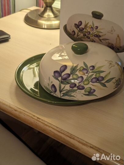 Блюдо керамическое с крышкой 23 см