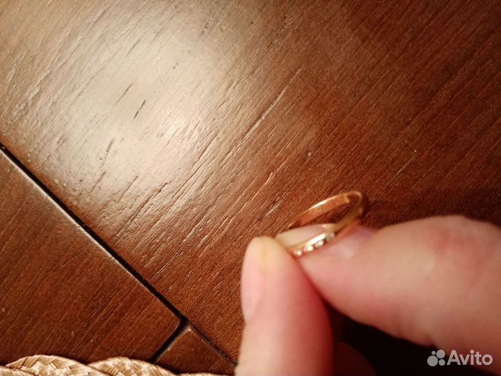 Золотое кольцо с бриллиантами дорожка