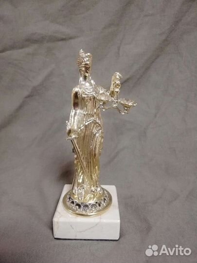 Статуэтка из бронзы 