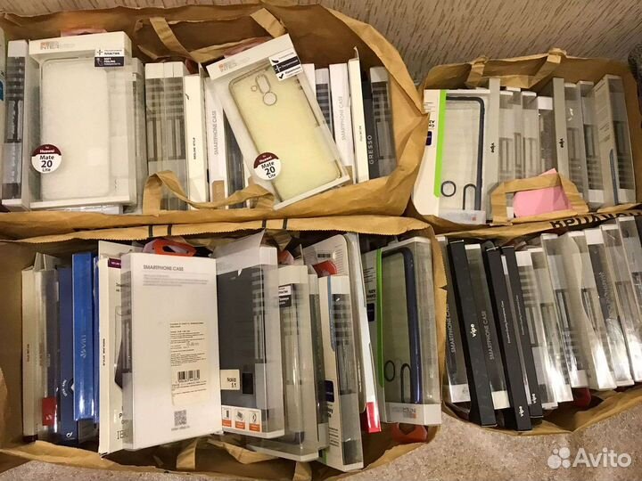 Защитные стекла и чехлы для смартфонов