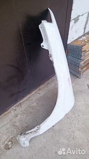 Крыло переднее левое Mazda Demio DW3W DW5W 1998