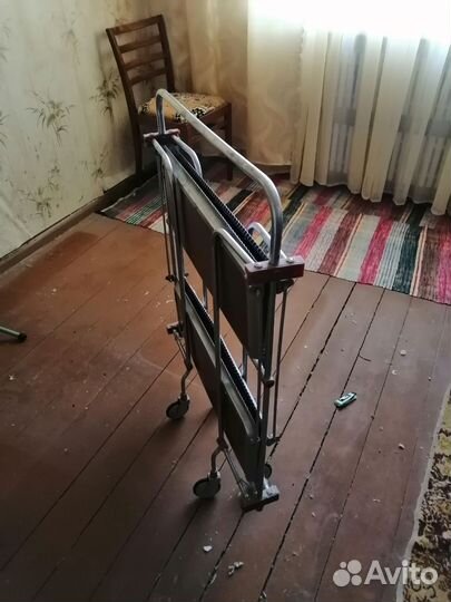 Сервировочный столик