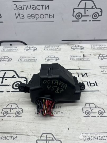 Блок предохранителей skoda Octavia A5