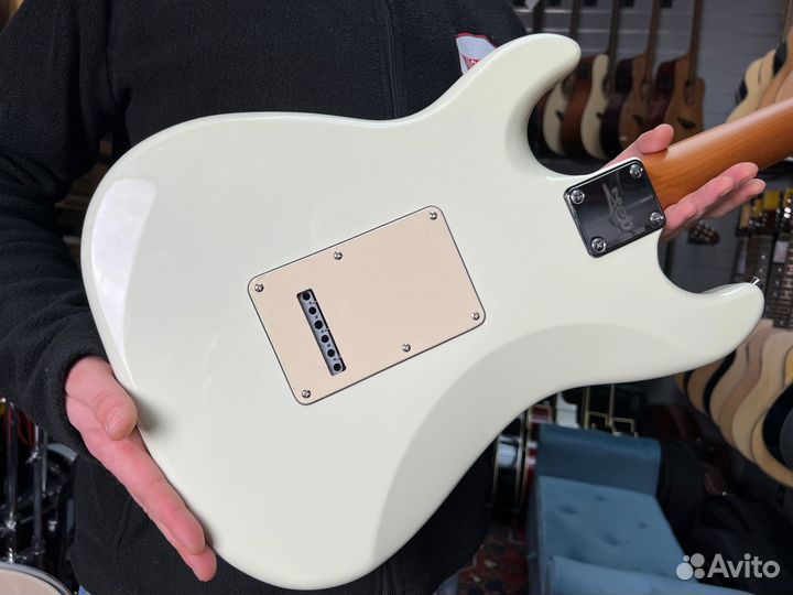 Электрогитара стратокастер