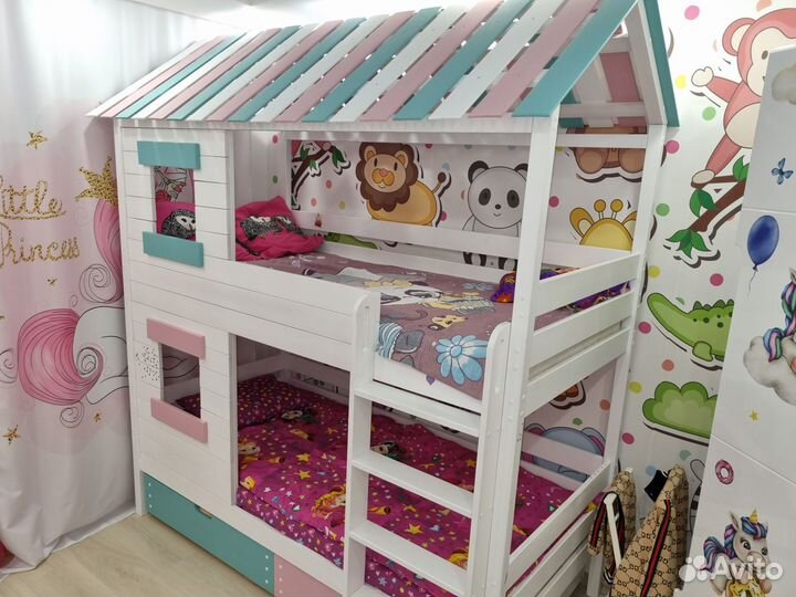 Детская кровать двухъярусная домик