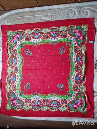 Платок с люрексом новый