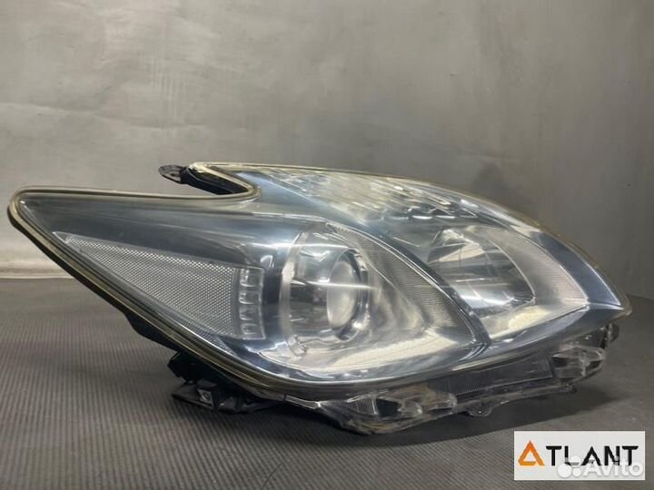 Фара передняя правая toyota prius