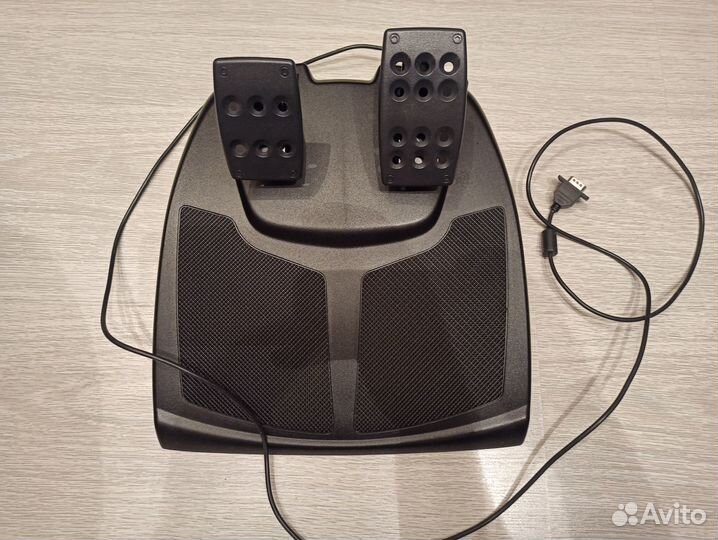 Новый Logitech Momo Racing