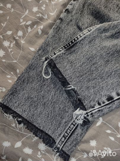 Джинсы зауженные