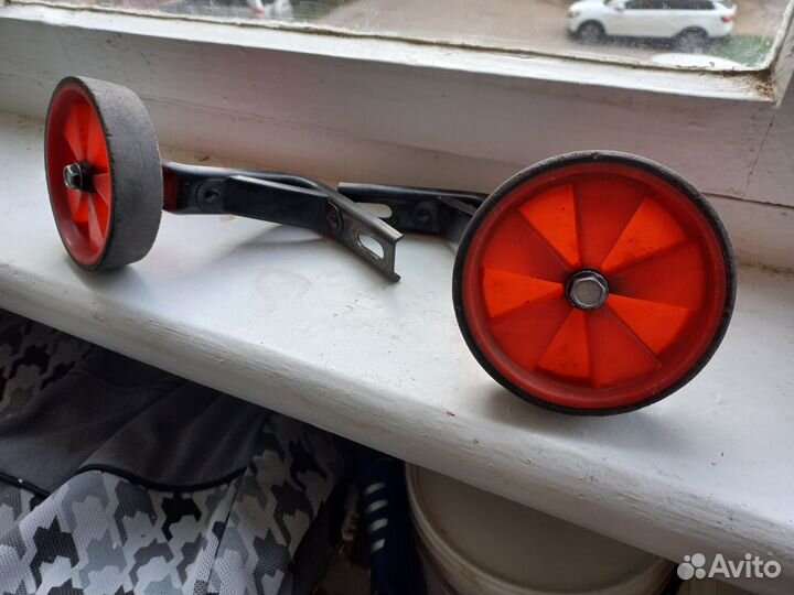 Маленькие колеса к детскому велосипеду