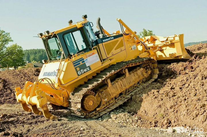 На разборке бульдозеры Коматсу Komatsu
