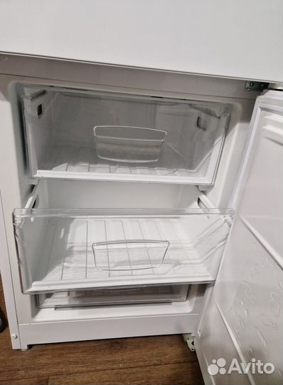 Холодильник Indesit EF 16 Total No Frost