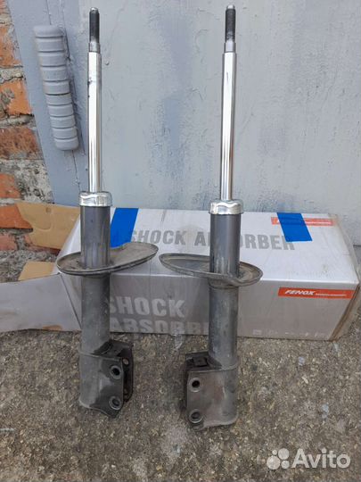 Стойки передние Рено Логан