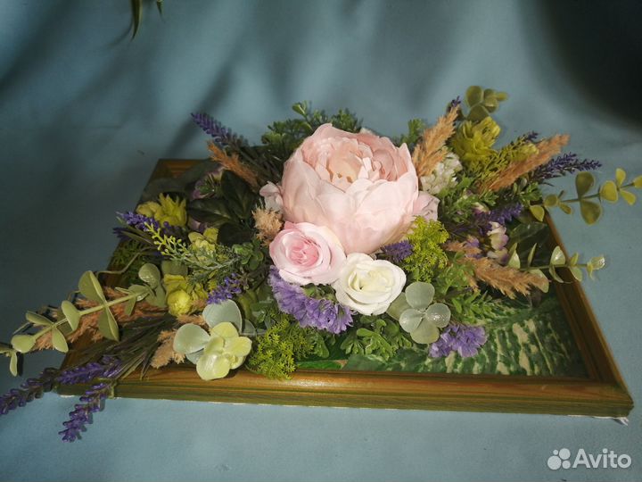 Картина из искуственных цветов