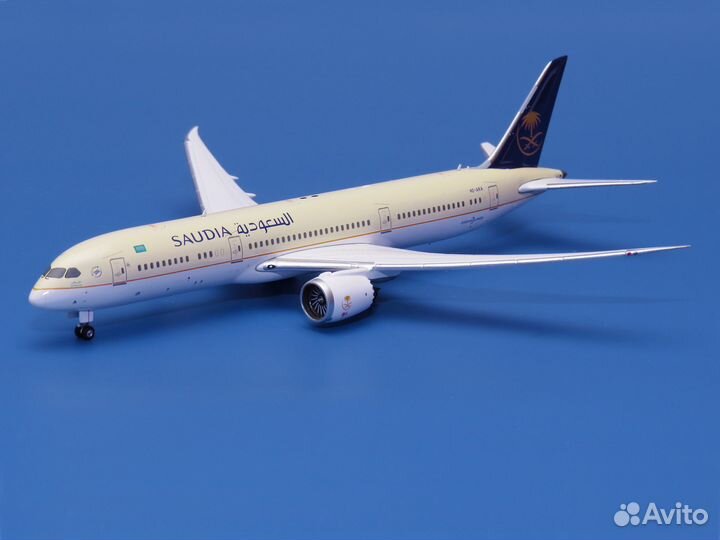 Модель самолёта Boeing 787-9 Saudia HZ-ARA (1:400)