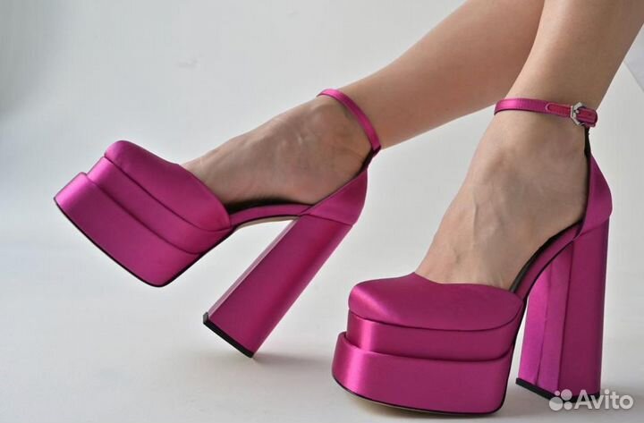 Босоножки женские в стиле Versace 2022