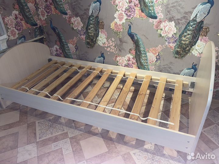 Кровать