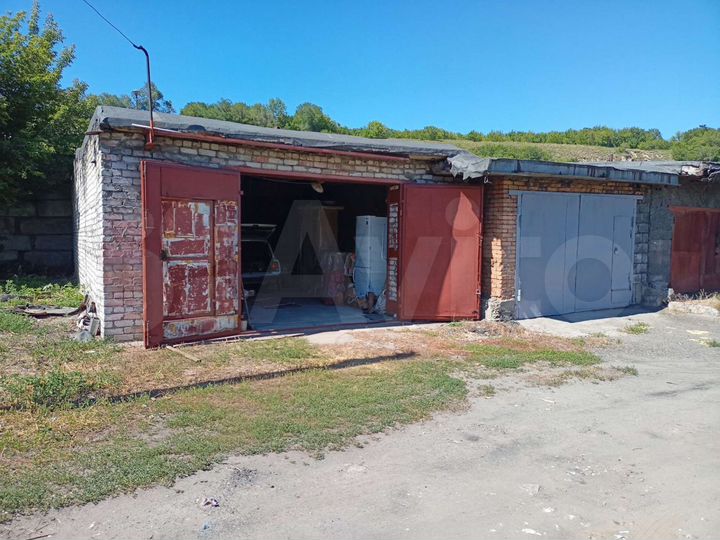 Гараж, > 30 м²