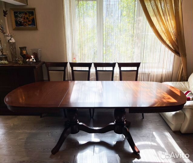 Стол обеденный из массива