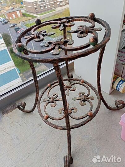 Кованая цветочница