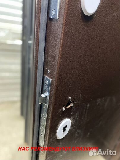 Толстая дверь металлическая в дом