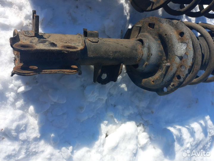 Кия Рио 3 передние стойки амортизатора