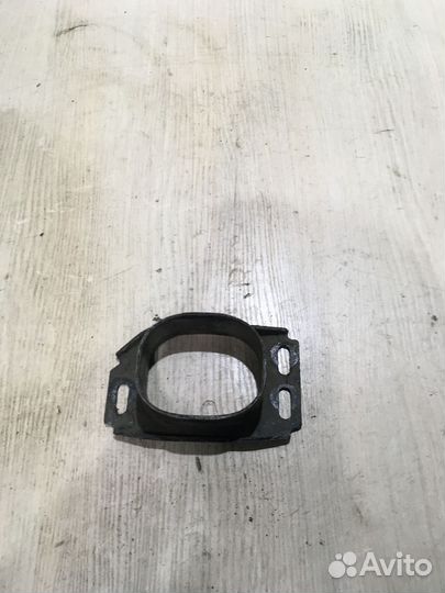 Кронштейн двигателя передний Пассат Б5