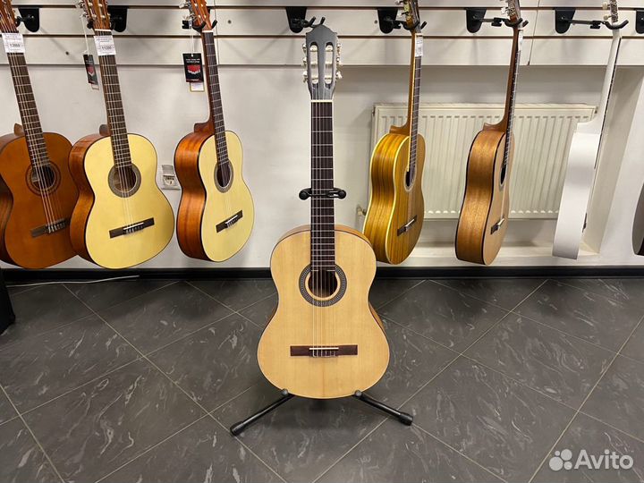 Flight C-100 NA 4/4 - классическая гитара