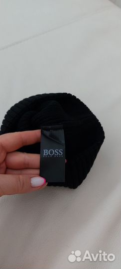 Мужская шапка Hugo Boss по голове