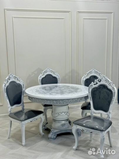 Стол и стулья в гостиную. В наличии