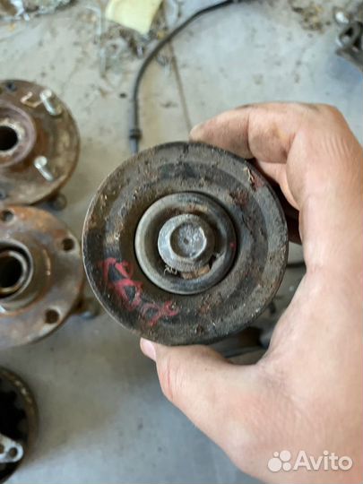 Ролик обводной навесного оборудования Land Rover