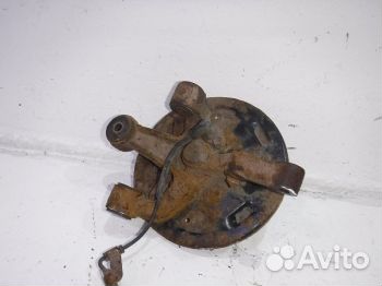 Кулак задний правый 4611060821