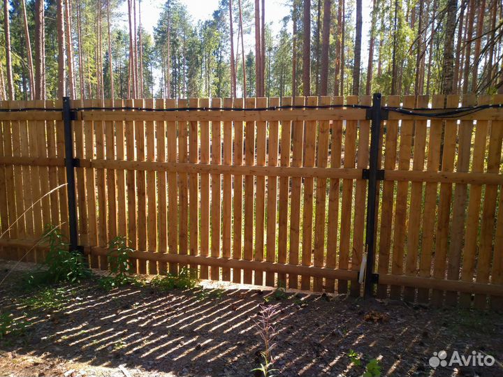 Забор на винтовых сваях