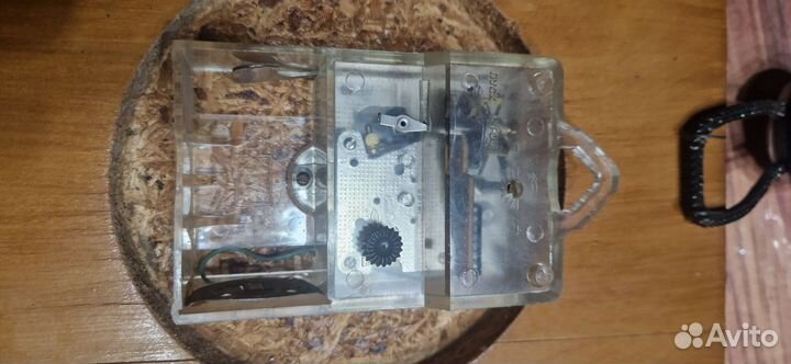 Часы янтарь