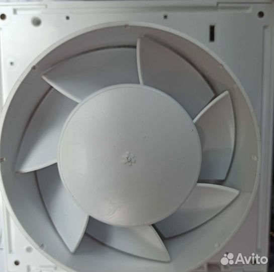 Новый вентилятор вытяжной диаметр 100мм