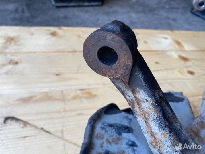 Кулак поворотный передний левый Mazda 6 I (Gg)