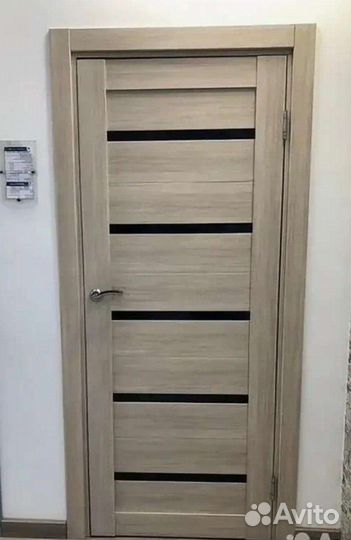 Дверь с коробкой ручкой