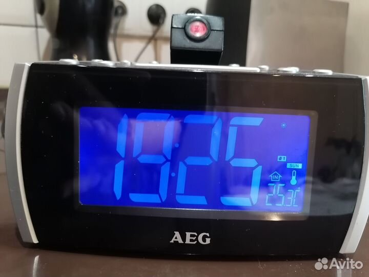 Часы, радио, термометр