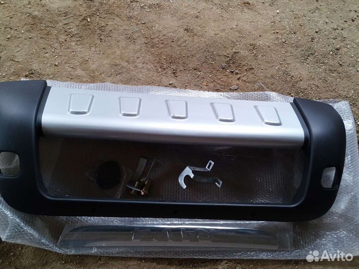 Накладка бампера Toyota rav4