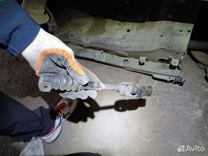 Рулевой карданчик Toyo Cruiser 200 пробега 70 т км