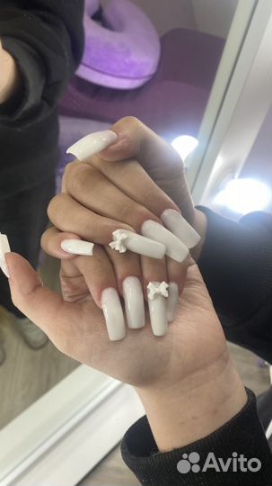 Модель на маникюр
