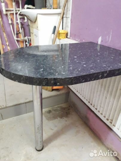 Столик к стене