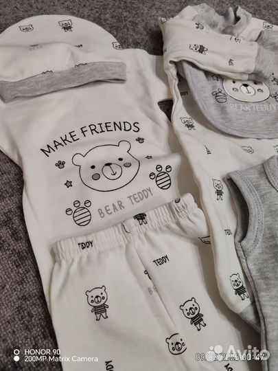 Комплект детских вещей