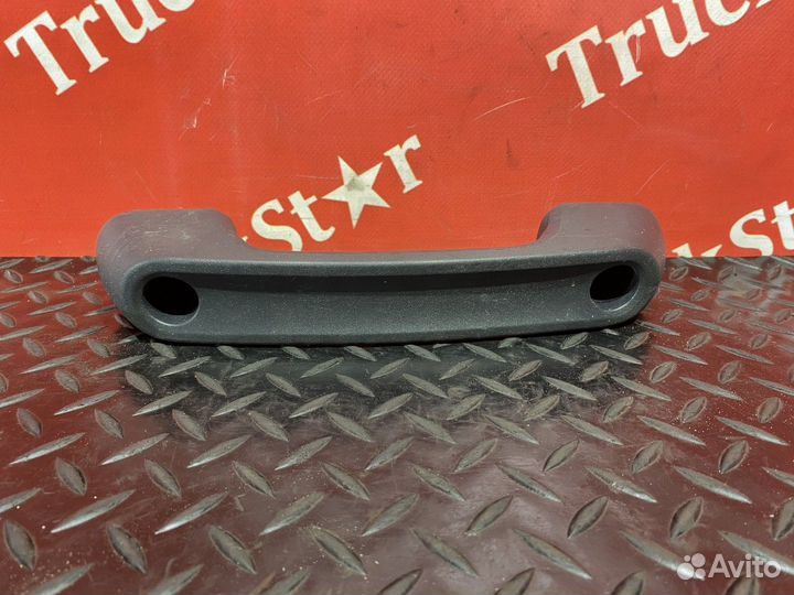 Ручка решетки радиатора центральная