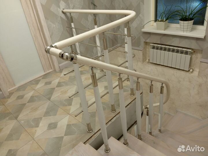 Ограждения лестничных маршей комбинированными пери