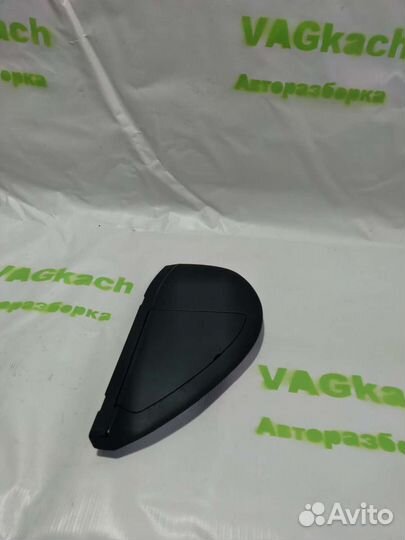 Заглушка предахранителей Volkswagen Golf 4