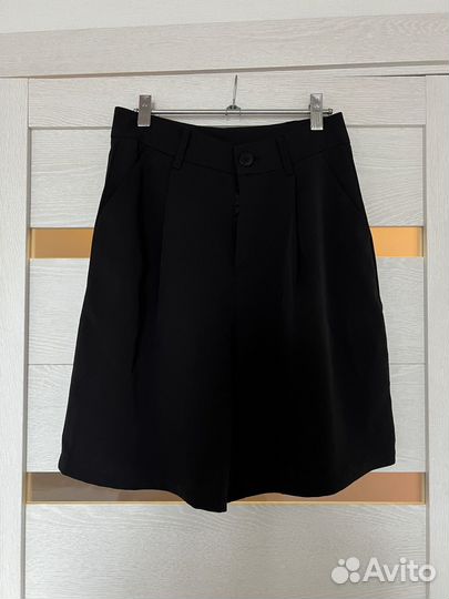 Шорты бермуды костюмные 42 р-р