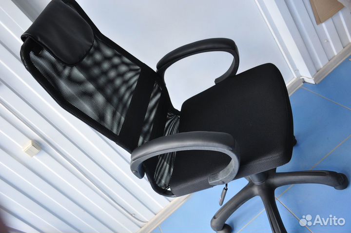 Офисное кресло 